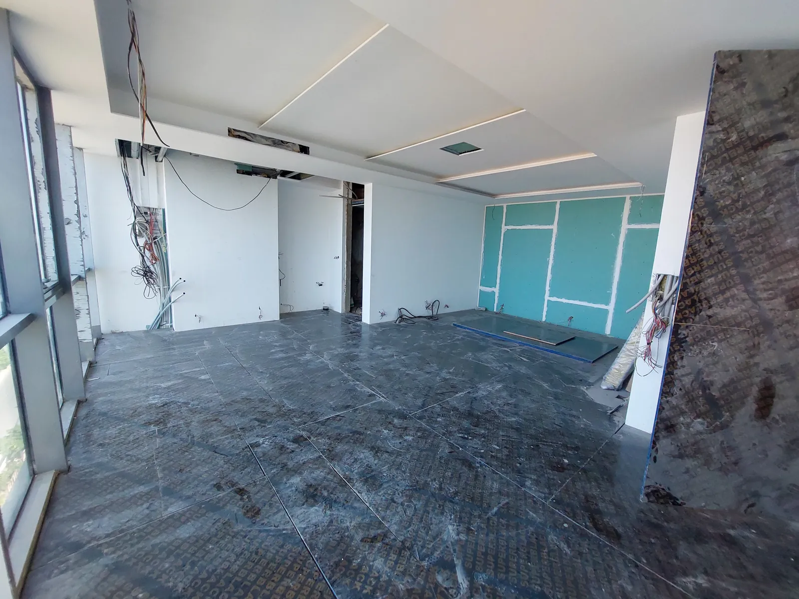 Office for Rent in Dbayeh, Metn with Panoramic Sea View — الصورة 2