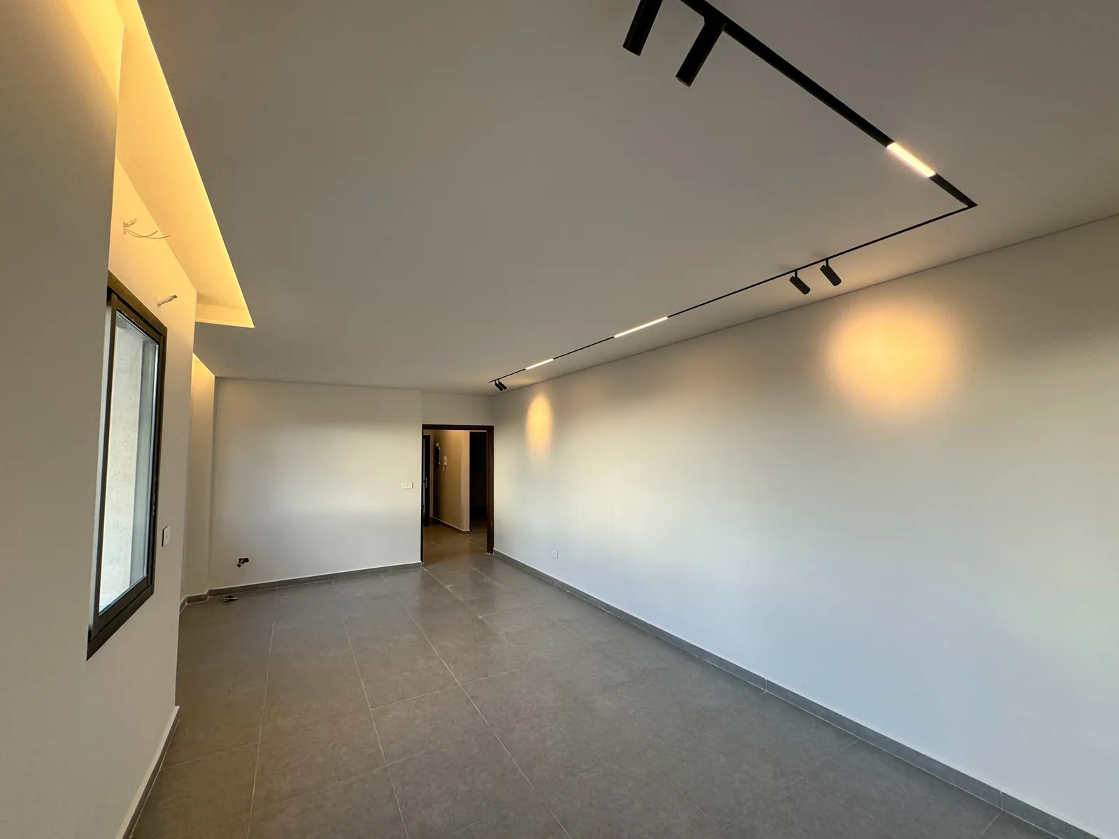 New Apartment in Zikrit, Metn with Partial Mountain View — الصورة 2