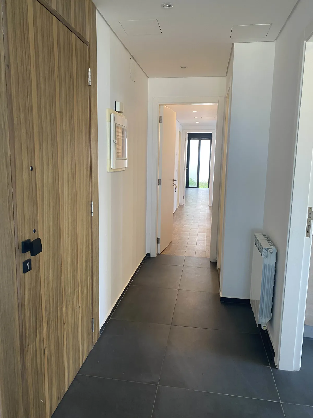 Semi-Furnished Apartment in Bkennaya, Metn — الصورة 3