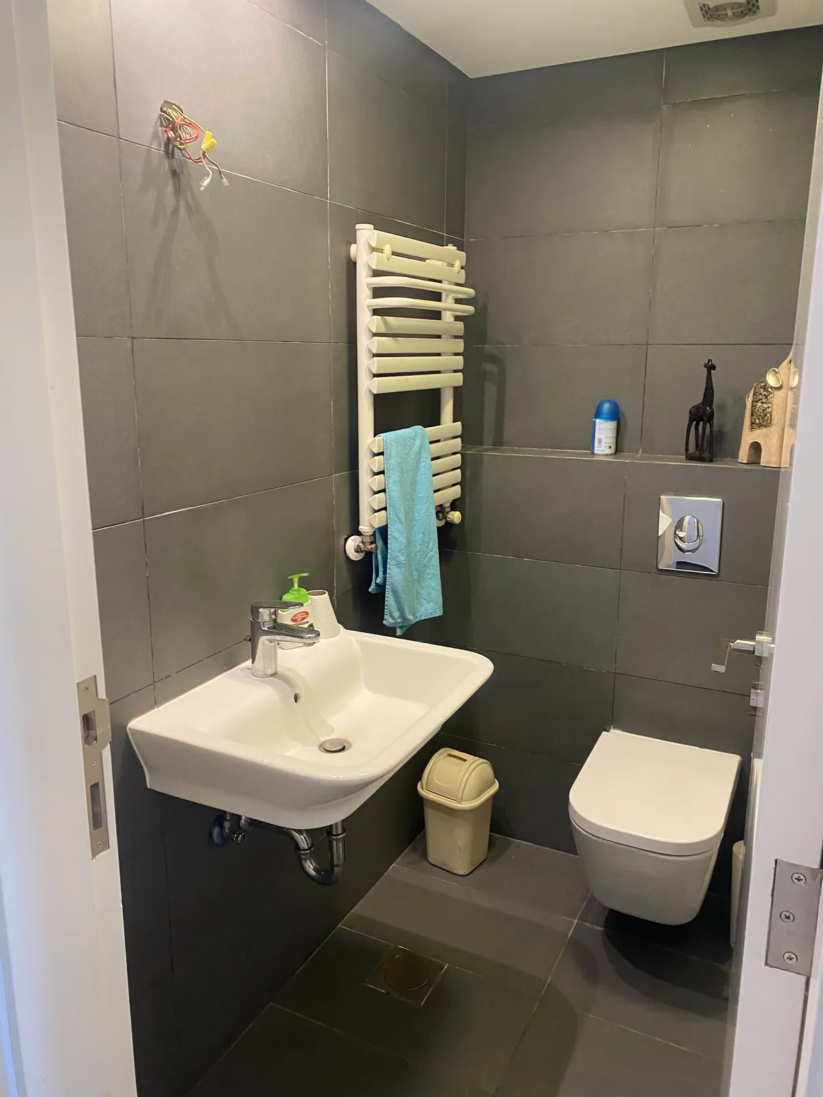 Semi-Furnished Apartment in Bkennaya, Metn — الصورة 5