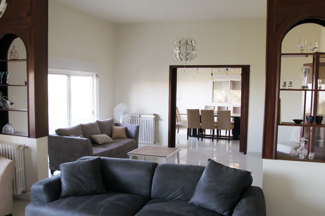 Furnished Apartment in Ballouneh with Sea and Mountain View — الصورة 3