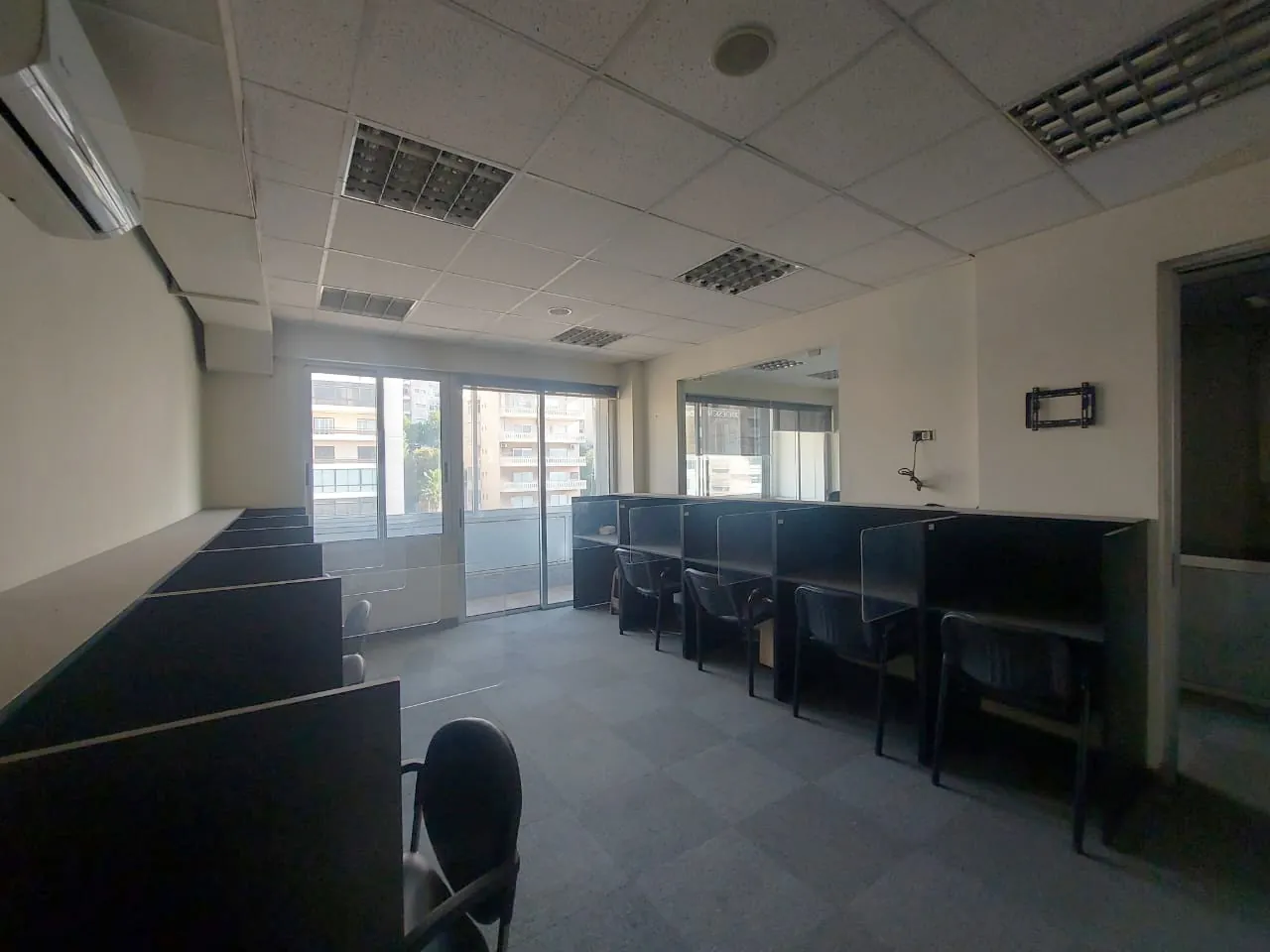 Fully Furnished for Rent Office in Zouk Mosbeh , Keserwan — الصورة 2