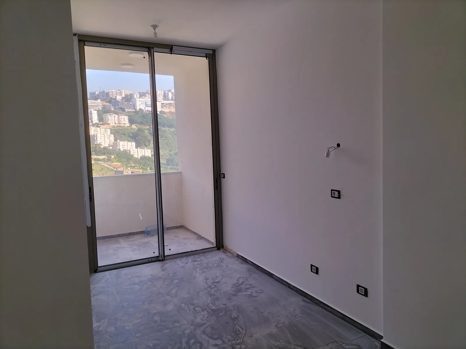 Payment Facilities- Apartment in Hazmieh, Baabda with View — photo 3