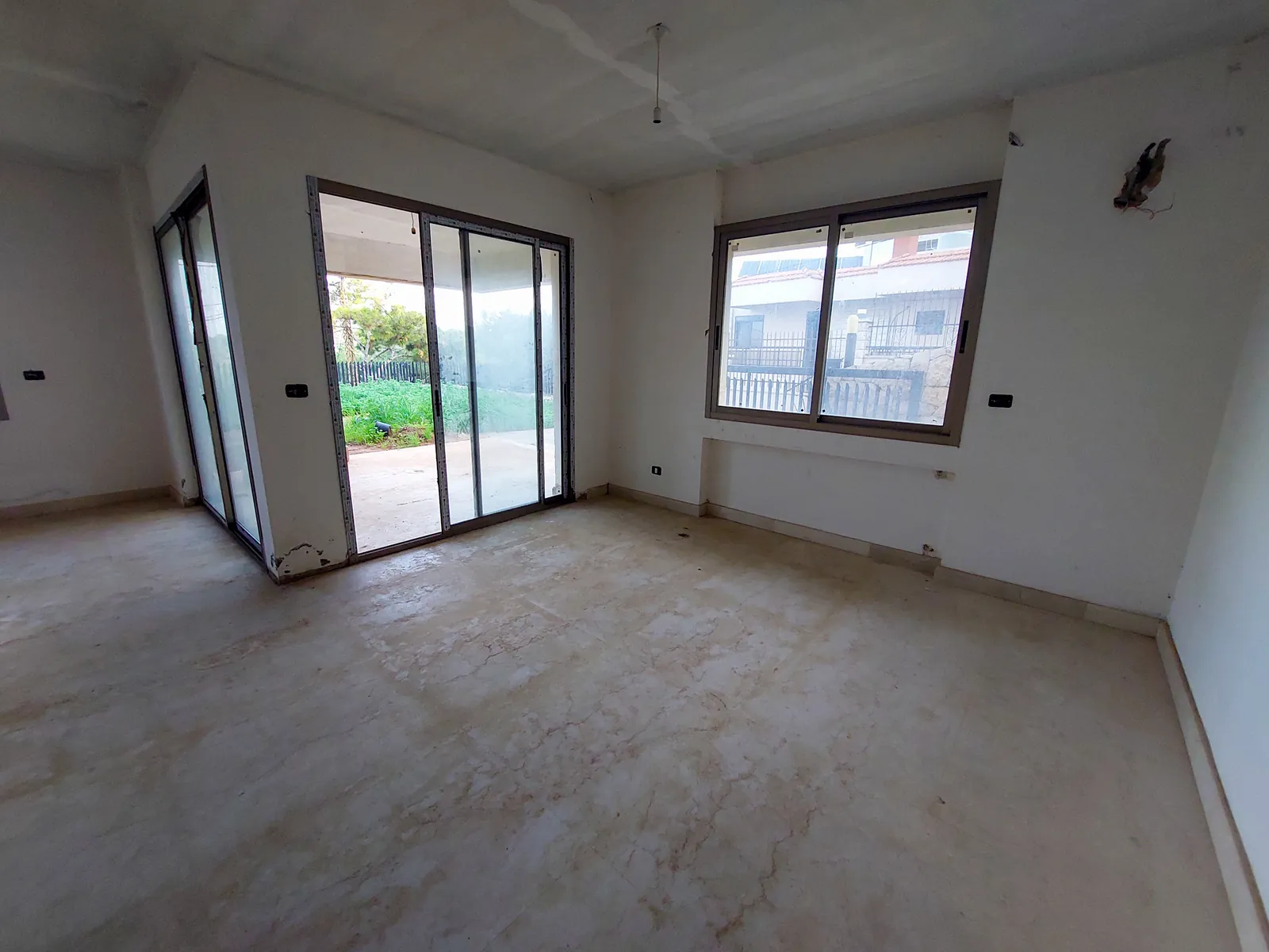 Apartment in Aoukar, Metn with Terrace/Garden — الصورة 3