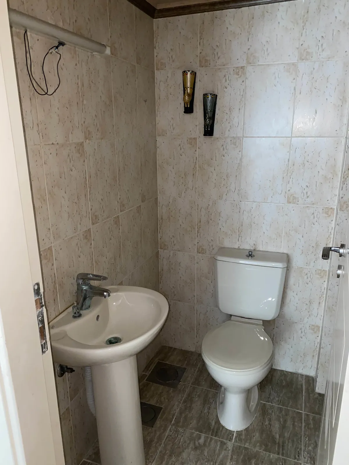 Semi-Furnished Apartment for Rent in Antelias, Metn — الصورة 5