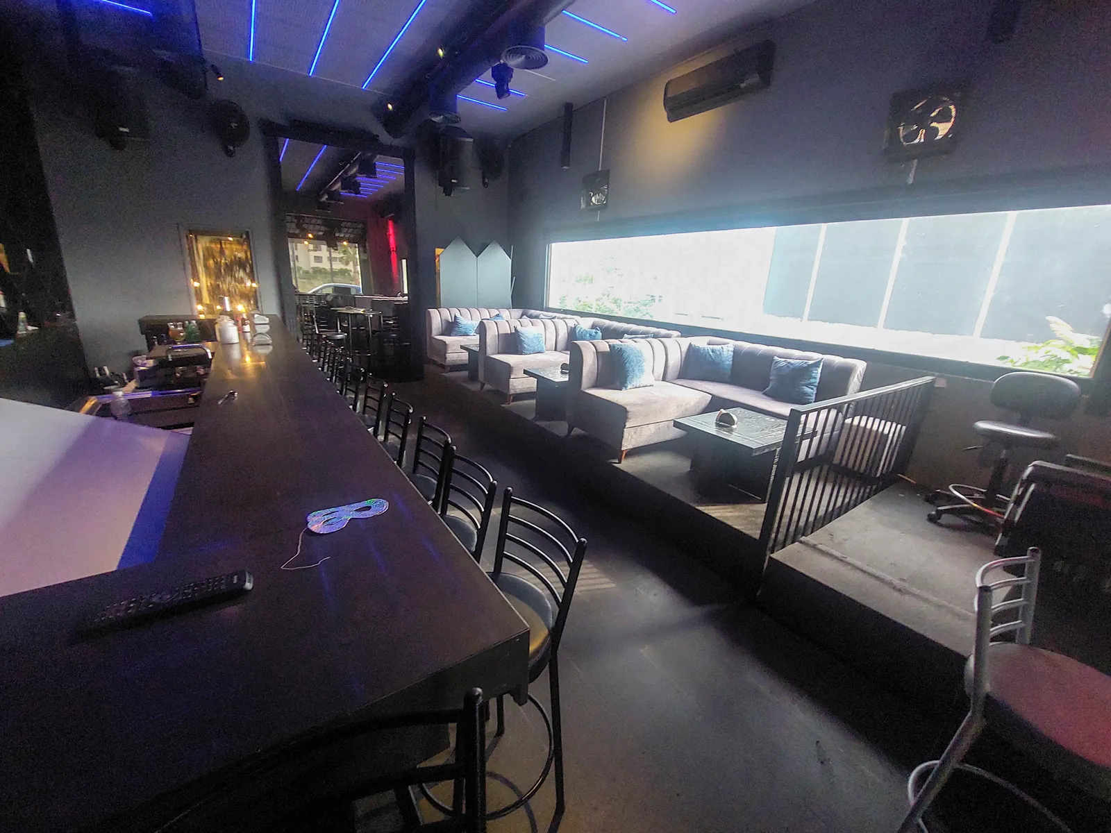Prime Location Fully Furnished Shop in Dbayeh, Metn — الصورة 2