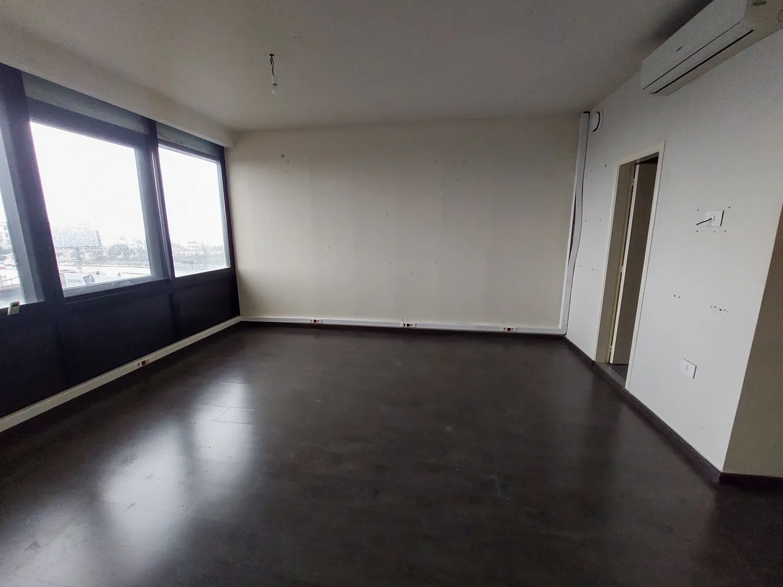 Prime Location Office in Dbayeh, Metn — الصورة 2