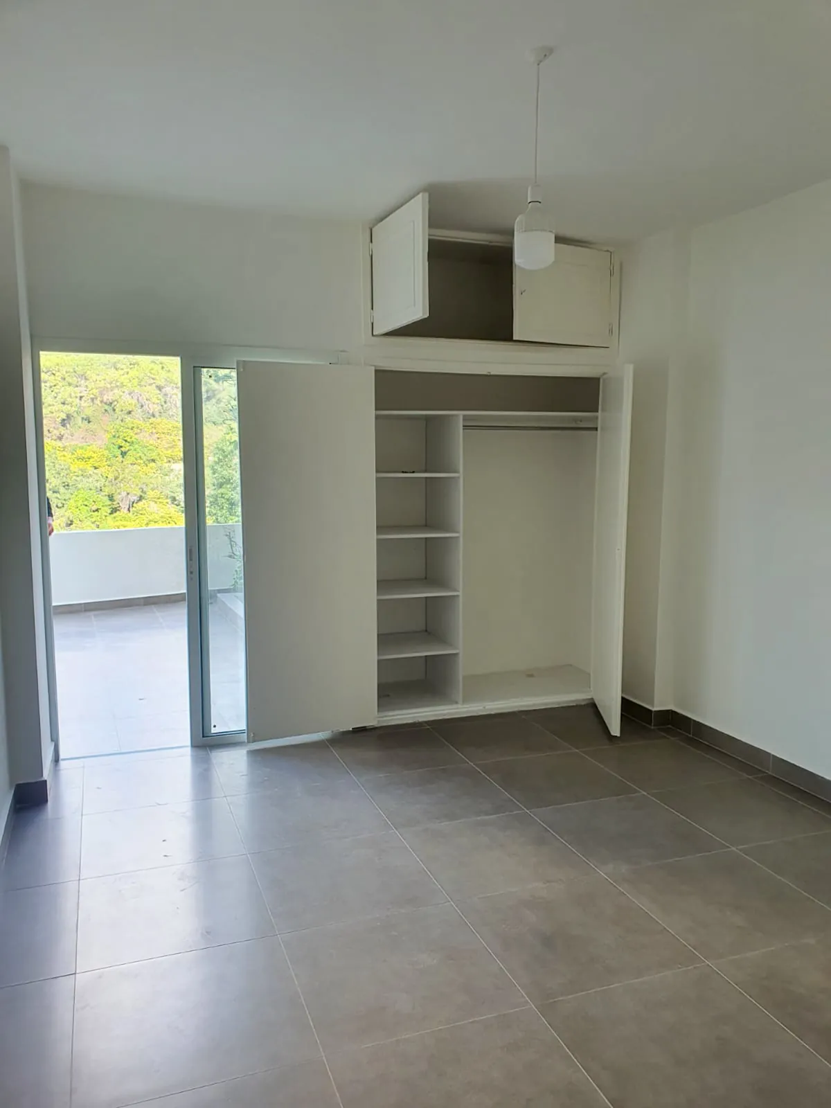 Prime Location Apartment in Naccache, Metn with Terrace — الصورة 4