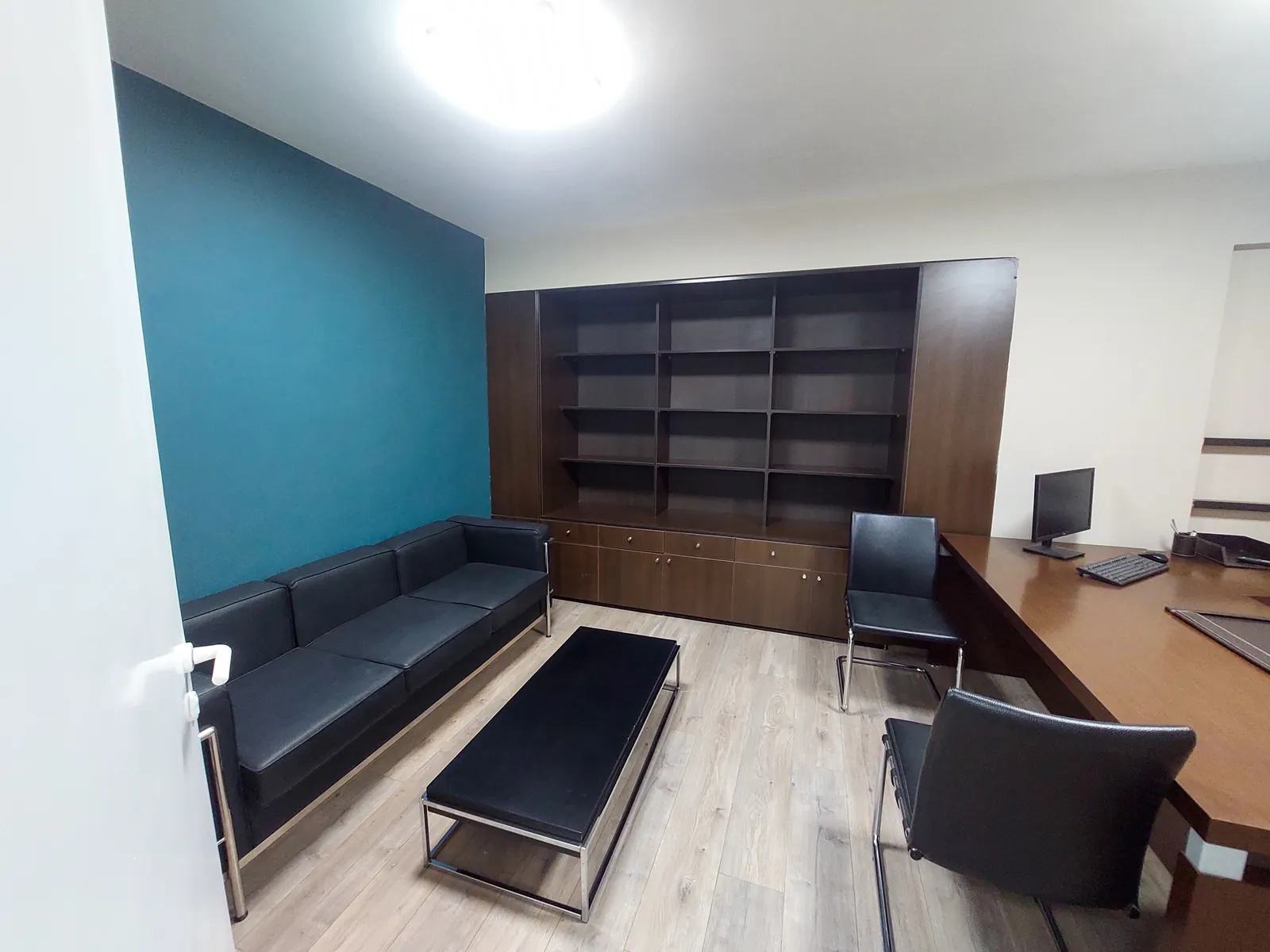 Fully Furnished Office in Dekwaneh, Metn — الصورة 2
