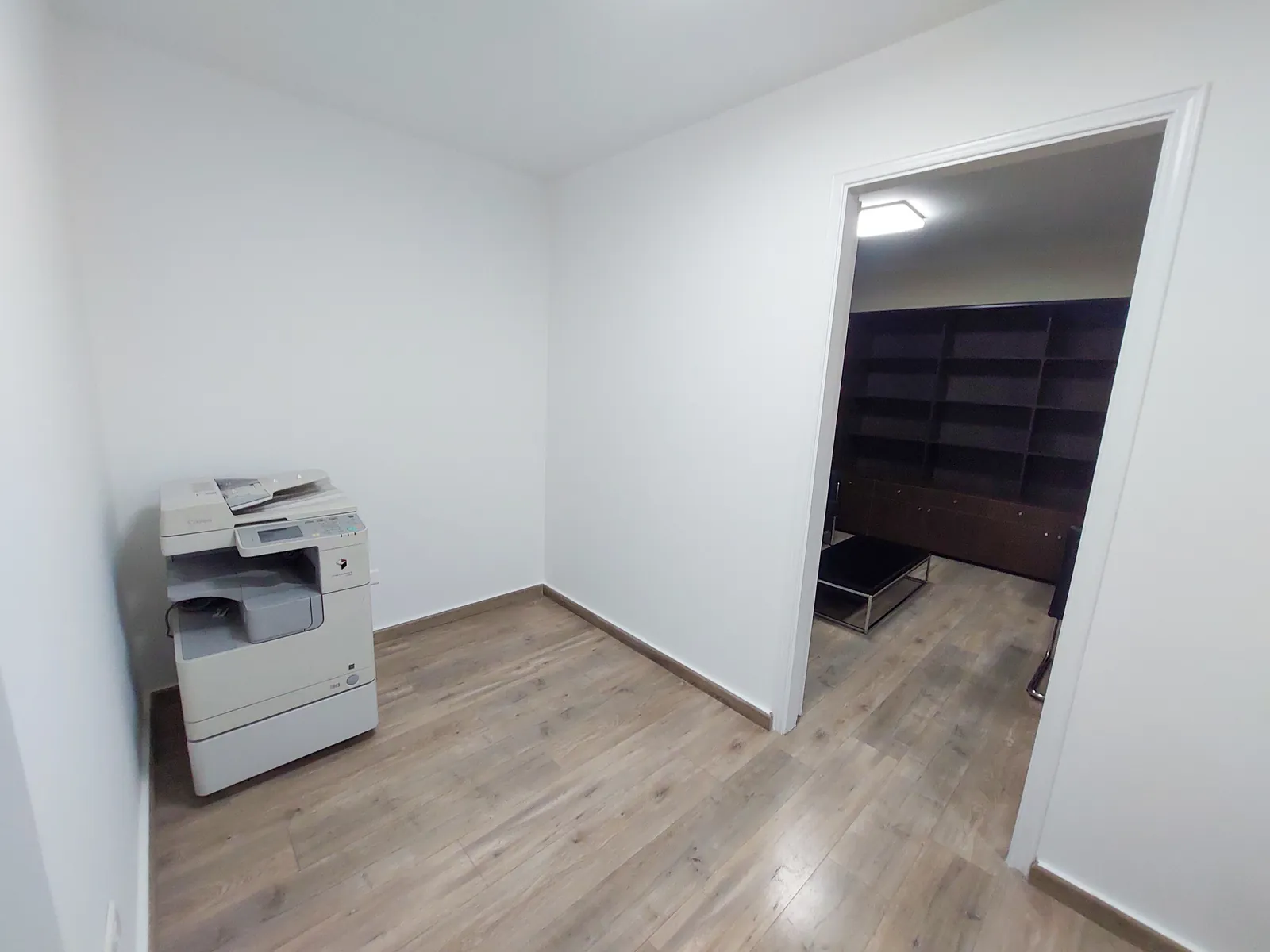 Fully Furnished Office in Dekwaneh, Metn — الصورة 4