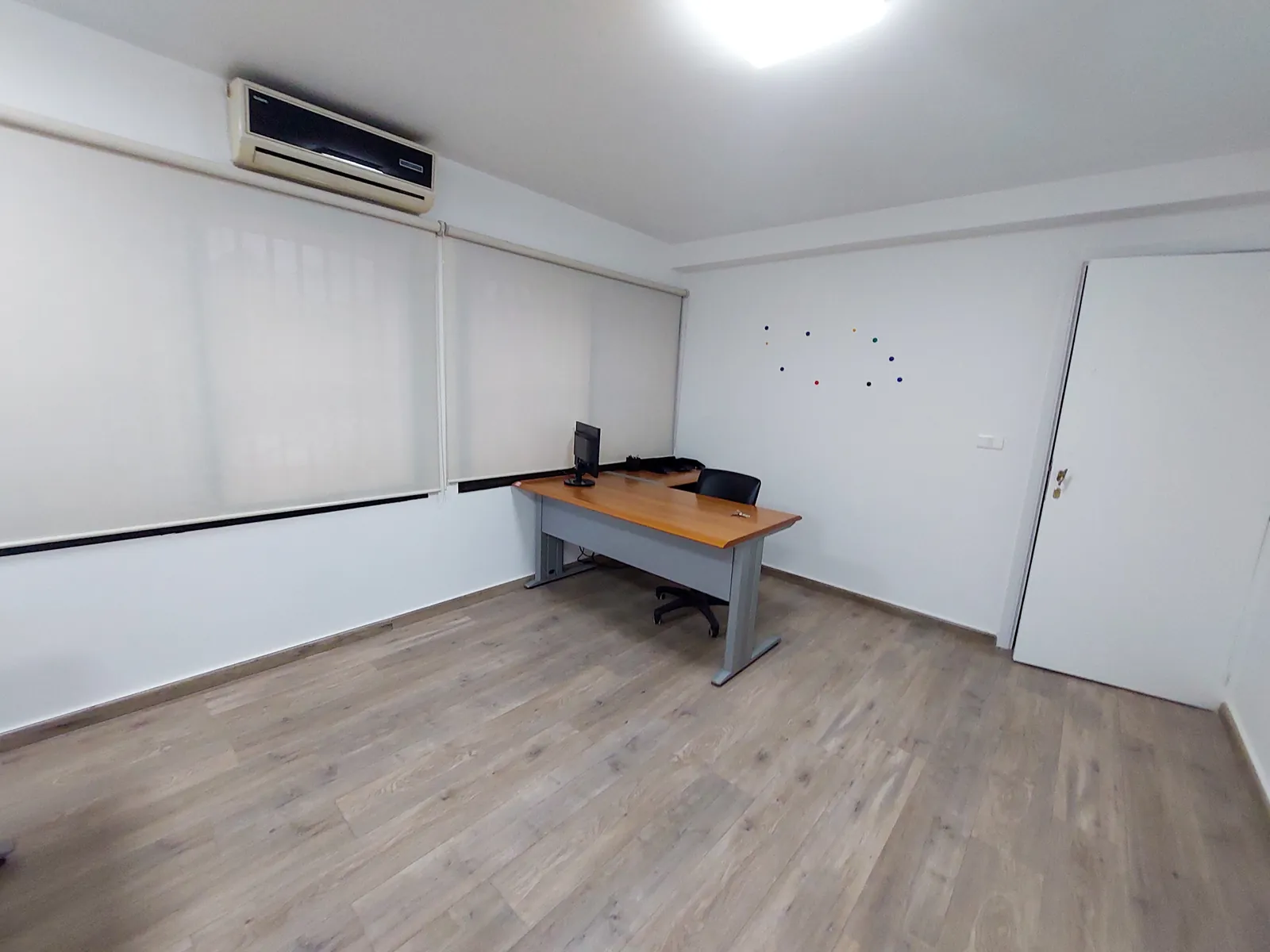 Fully Furnished Office in Dekwaneh, Metn — الصورة 5