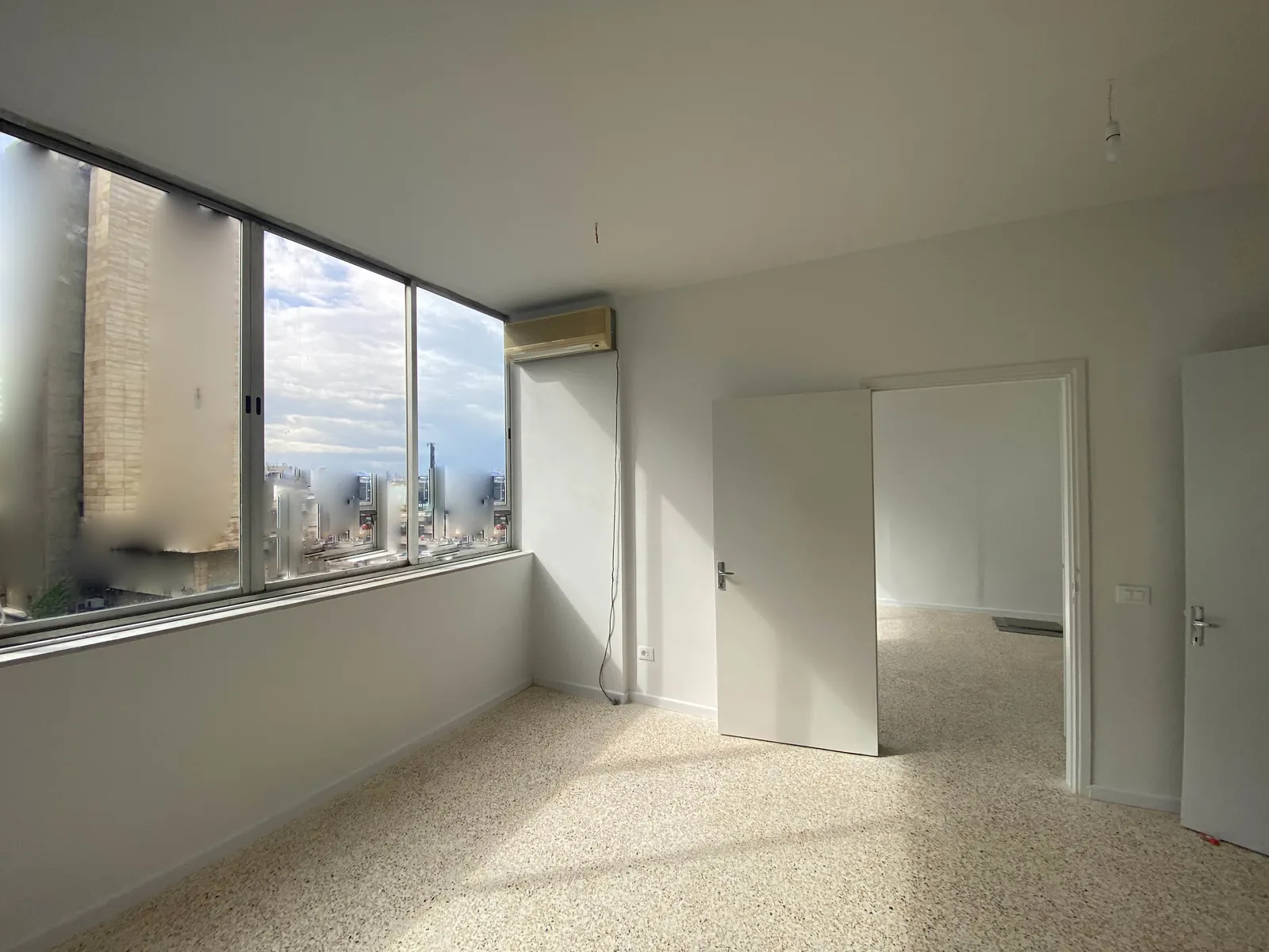 Prime Location Office for Rent in Jal El Dib, Metn — الصورة 2