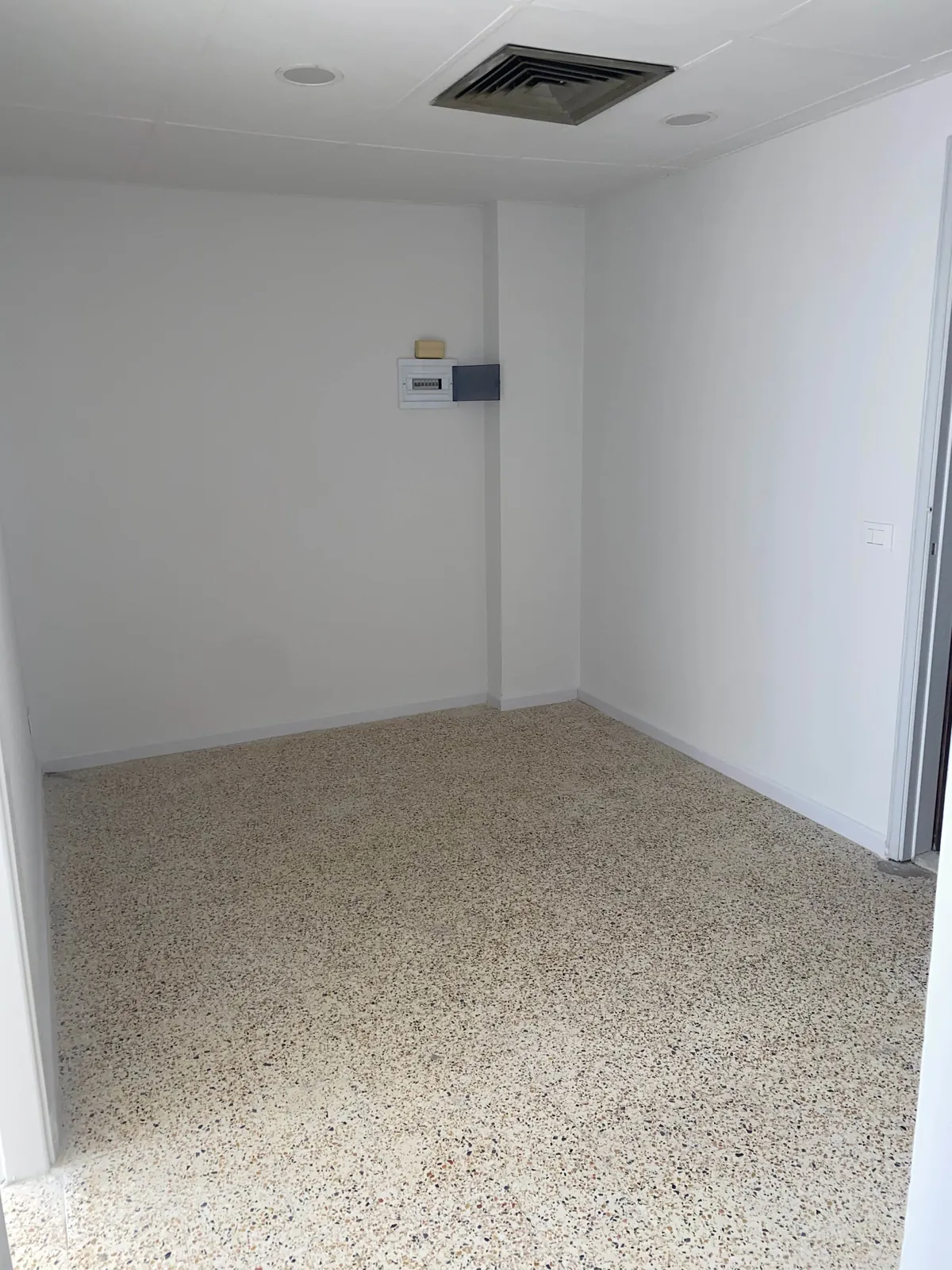 Prime Location Office for Rent in Jal El Dib, Metn — الصورة 3