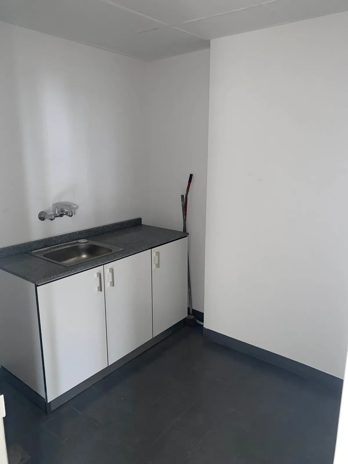 Prime Location Office for Rent in Jal El Dib, Metn — الصورة 4