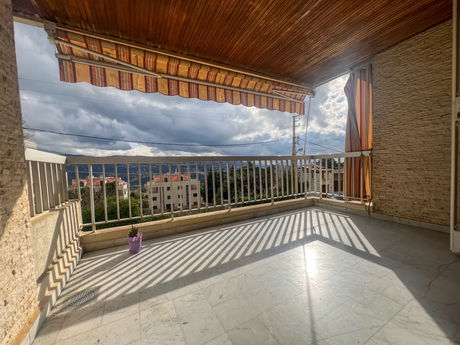 Apartment in Ajaltoun with Panoramic Mountain View — الصورة 4