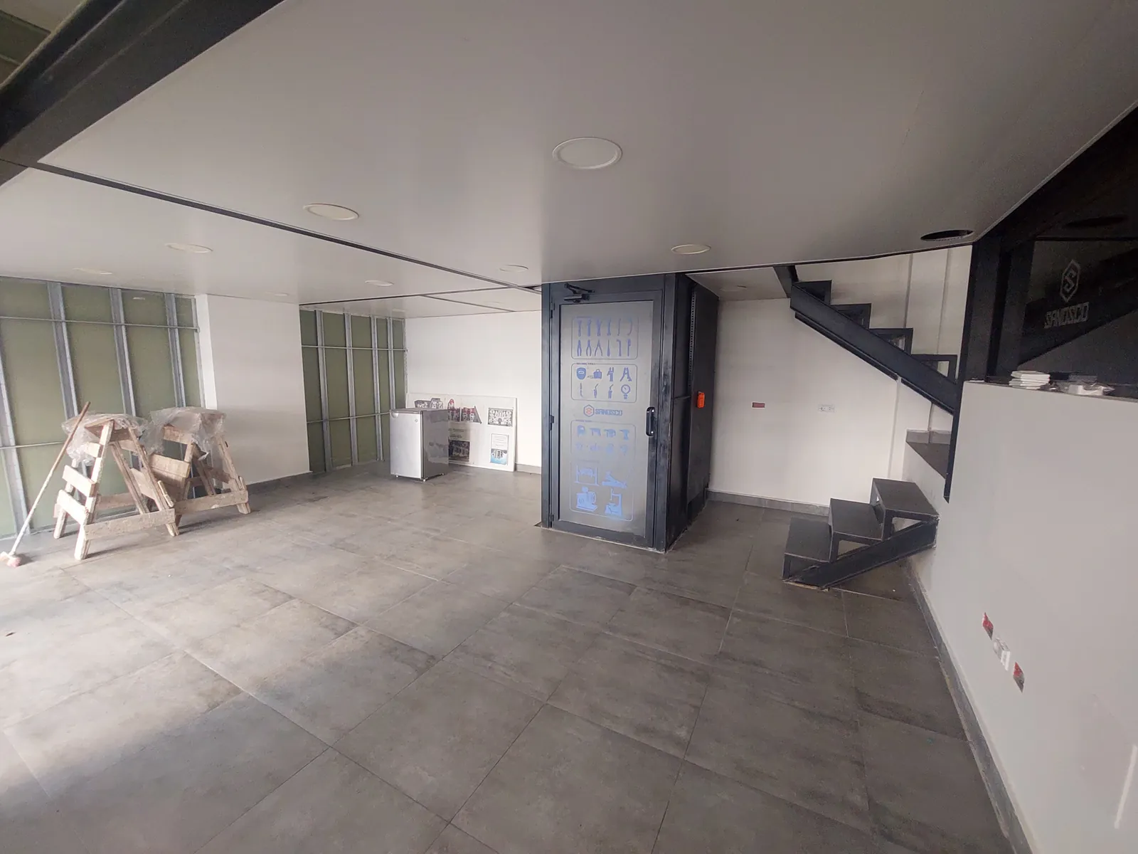 Prime Location Shop + Warehouse in Bauchrieh, Metn
