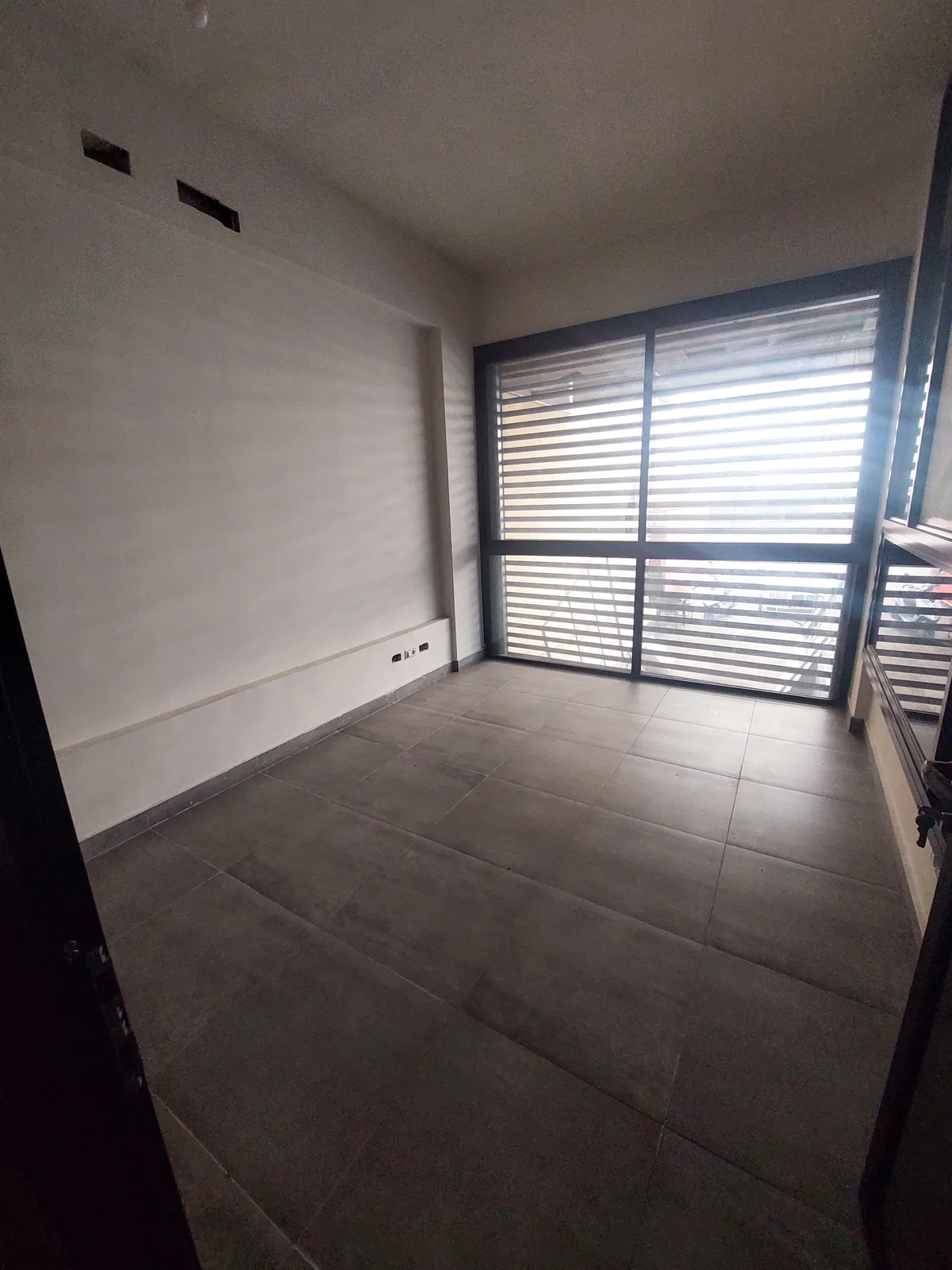 Prime Location Shop + Warehouse in Bauchrieh, Metn — الصورة 2