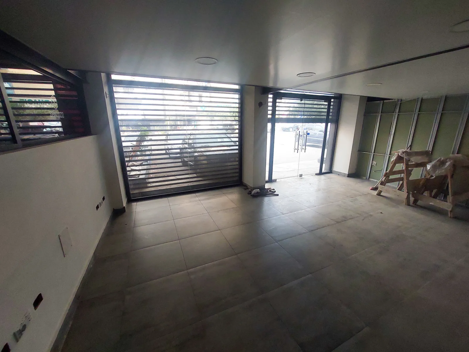 Prime Location Shop + Warehouse in Bauchrieh, Metn — الصورة 3