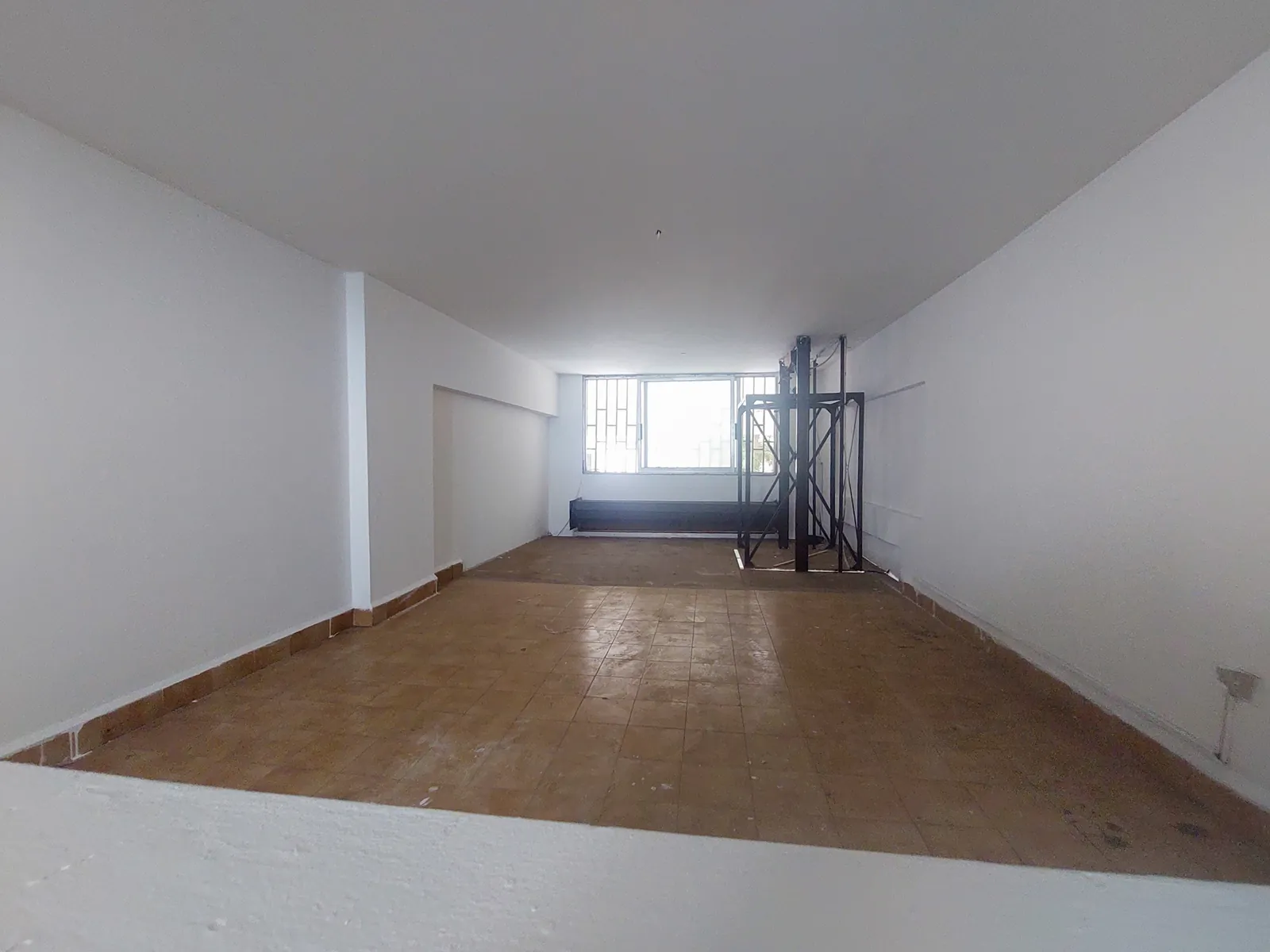 Prime Location Shop in Qornet Chehwan, Metn — photo 4