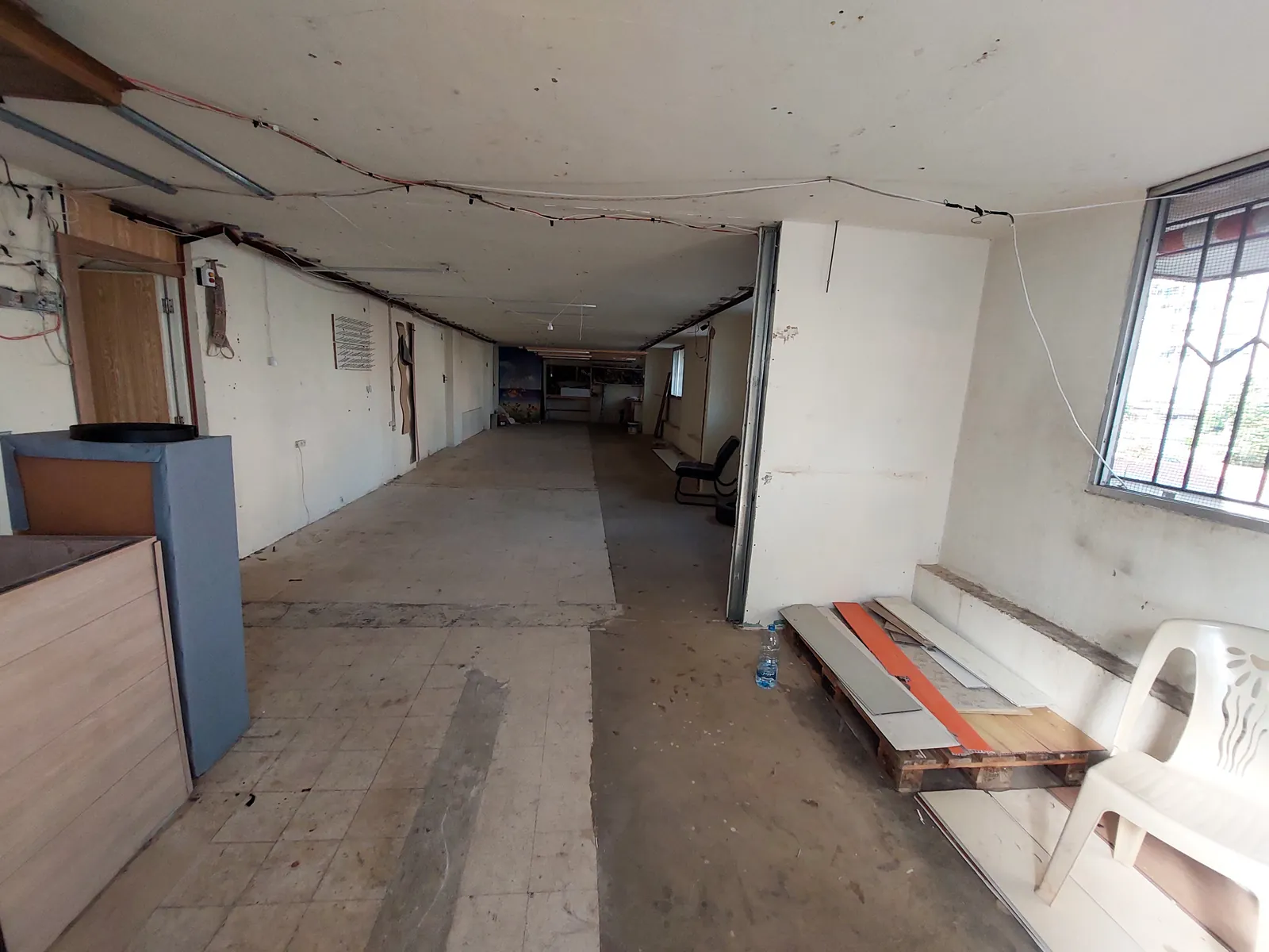 Prime Location Shop in Dekwaneh, Metn — الصورة 5