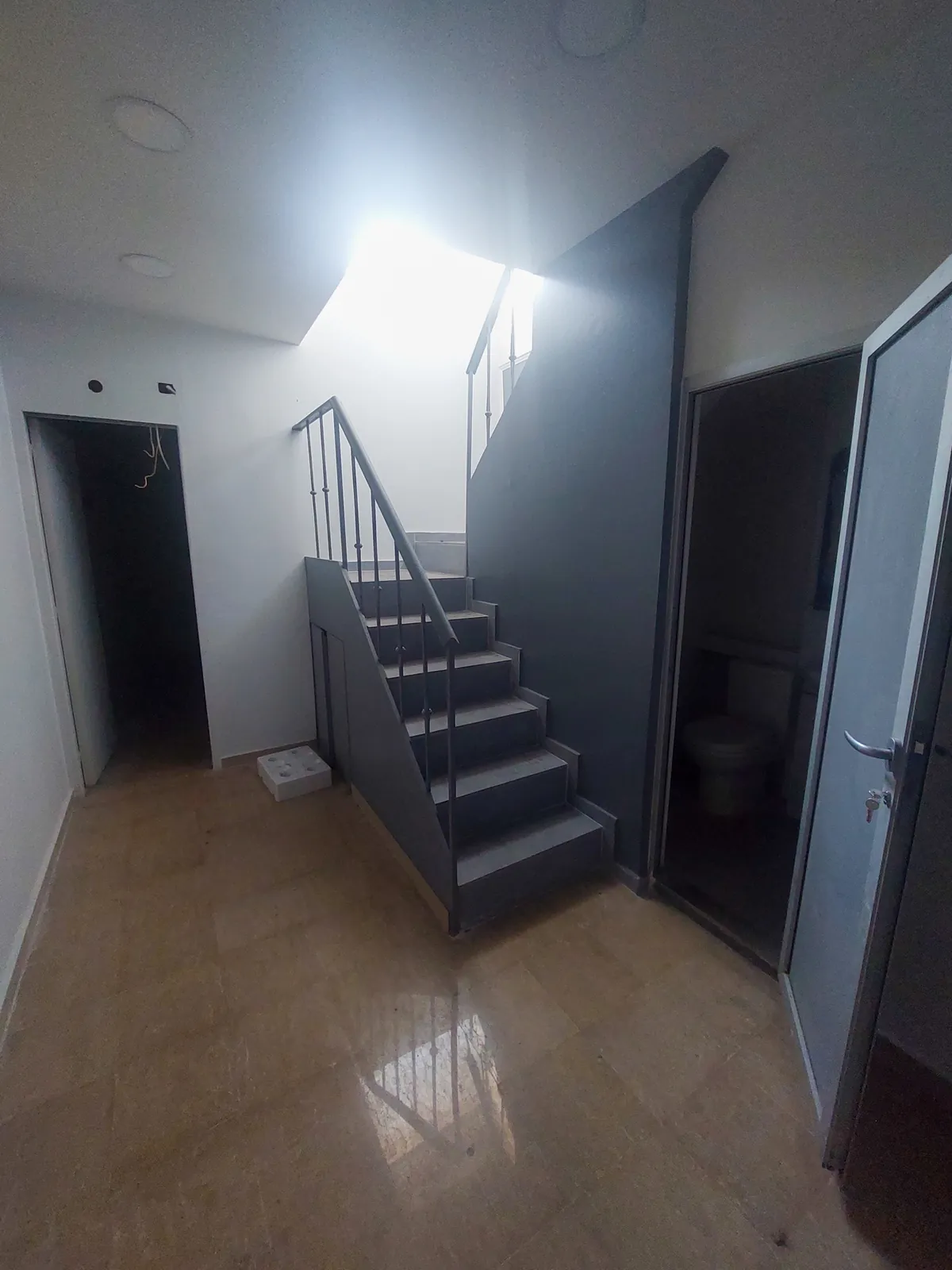 Shop/Beauty Salon in Qornet Chehwan, Metn — الصورة 2