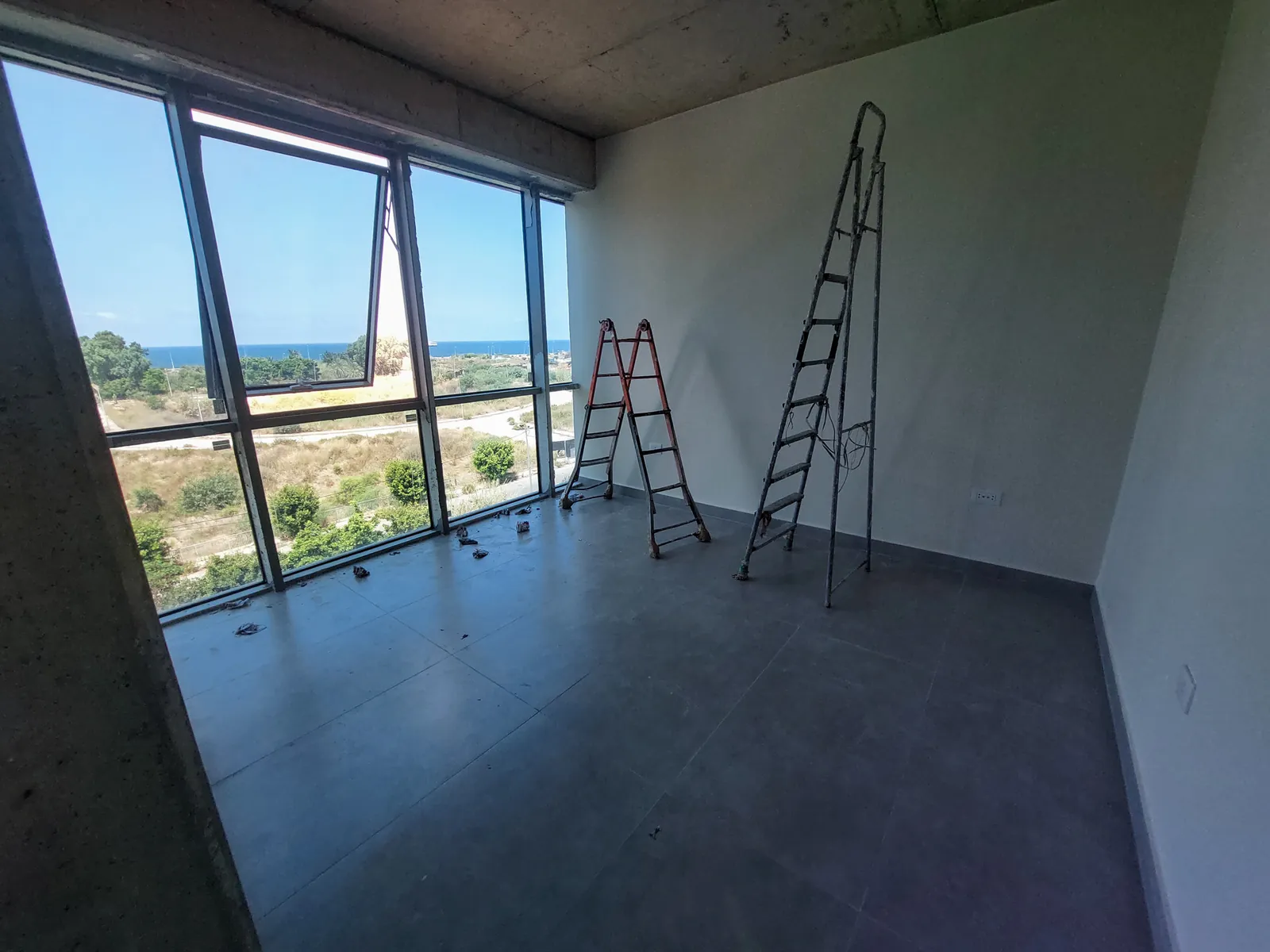 Prime Location Office in Dbayeh, Metn — الصورة 3