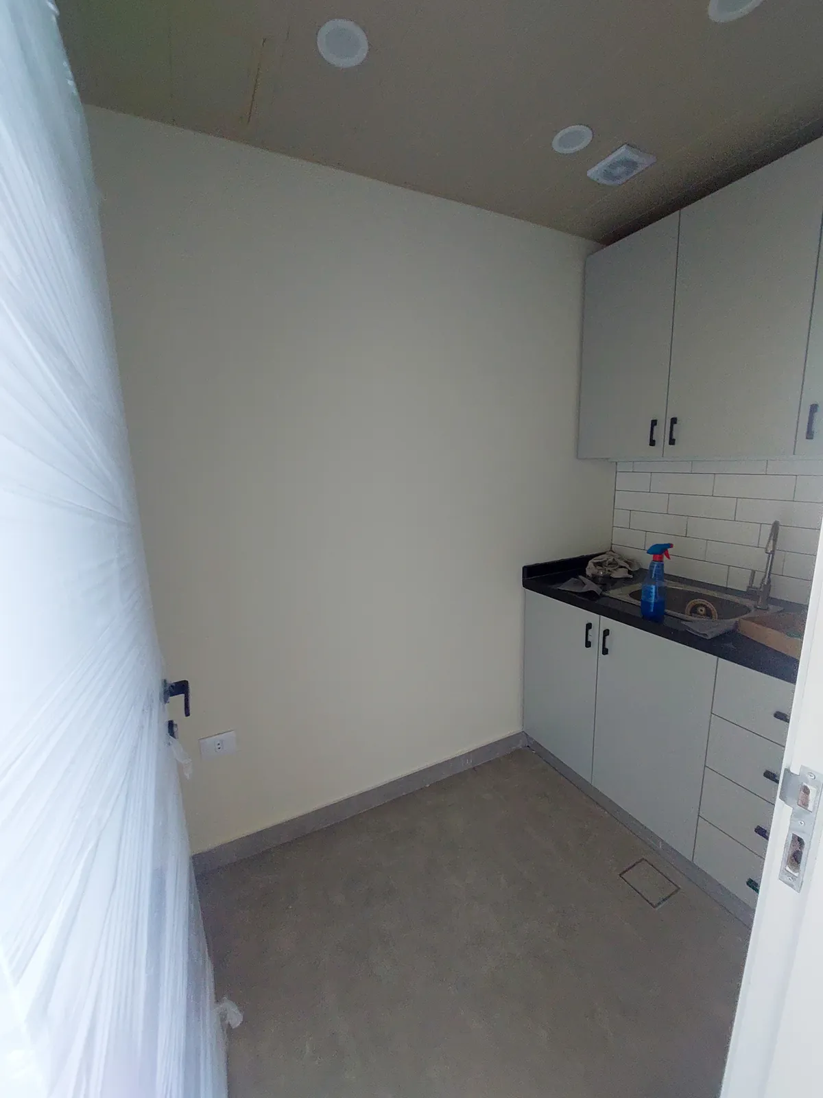 Prime Location Office in Dbayeh, Metn — الصورة 4