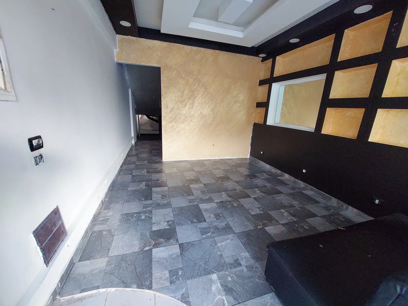 Prime Location Shop/Office in Mazraat Yachouh, Metn