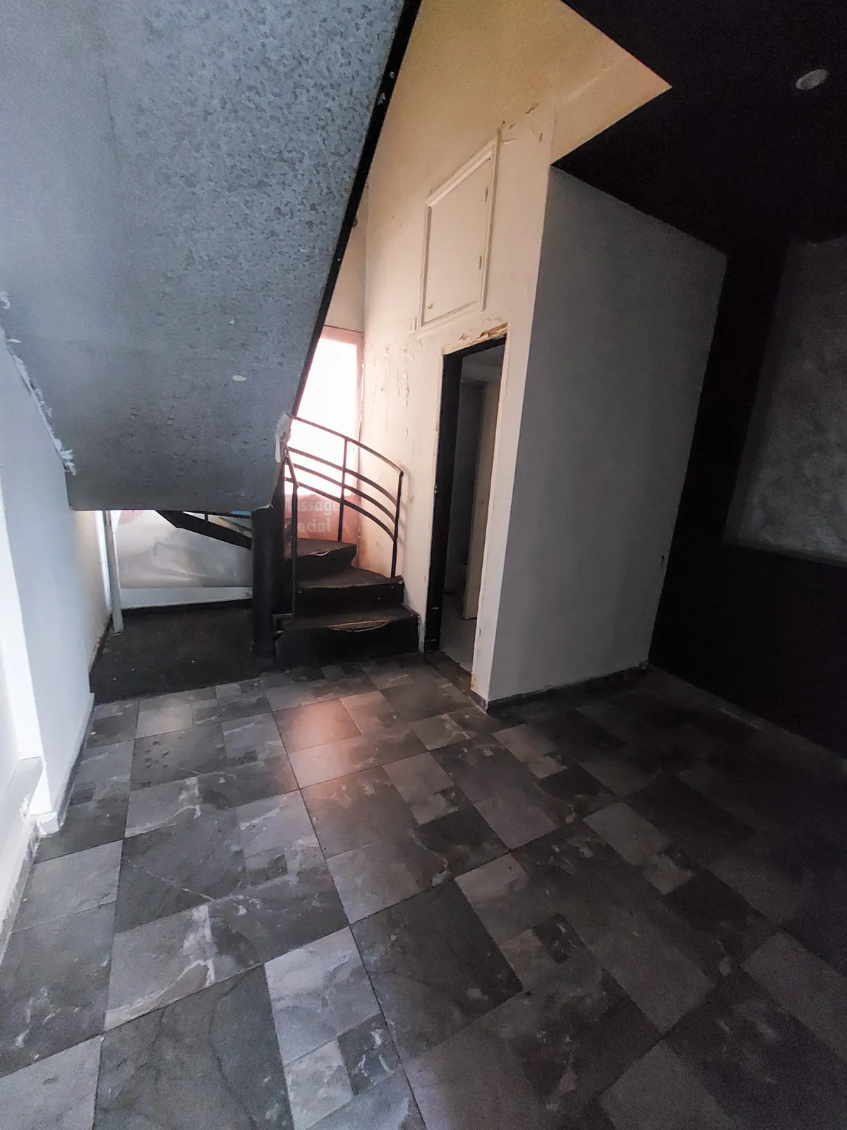Prime Location Shop/Office in Mazraat Yachouh, Metn — الصورة 3