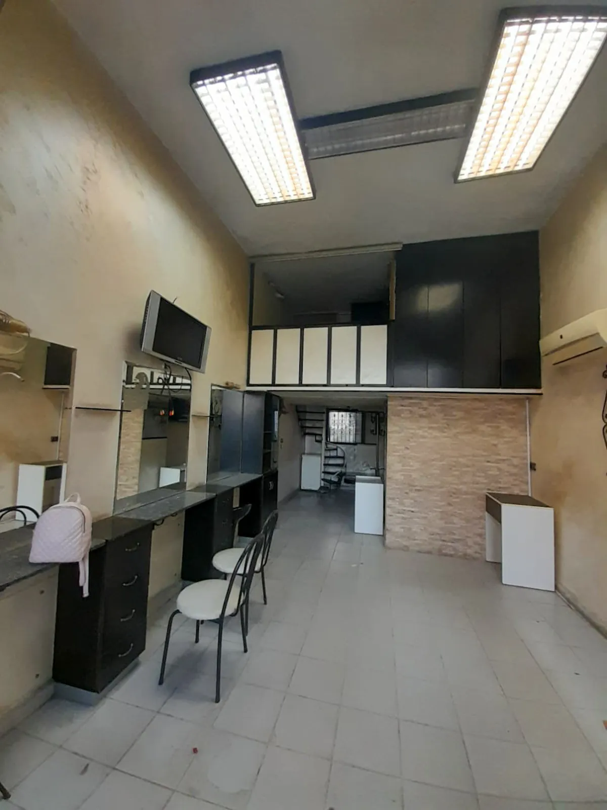 Prime Location Shop/Office for Rent/Sale in Dekwaneh, Metn — الصورة 2