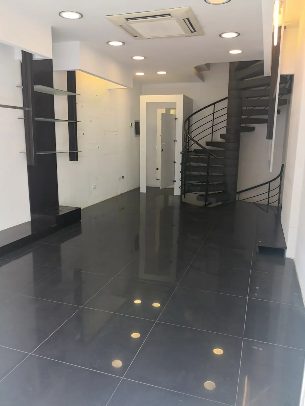 Prime Location Shop in Jal El Dib, Metn — الصورة 4