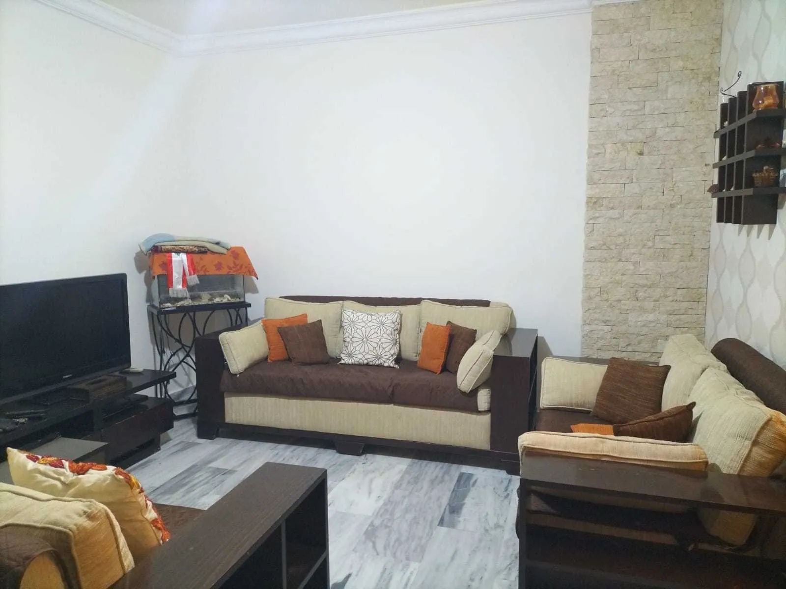 Furnished Apartment in Tarik El Jdideh, Beirut with Mountain View — الصورة 2