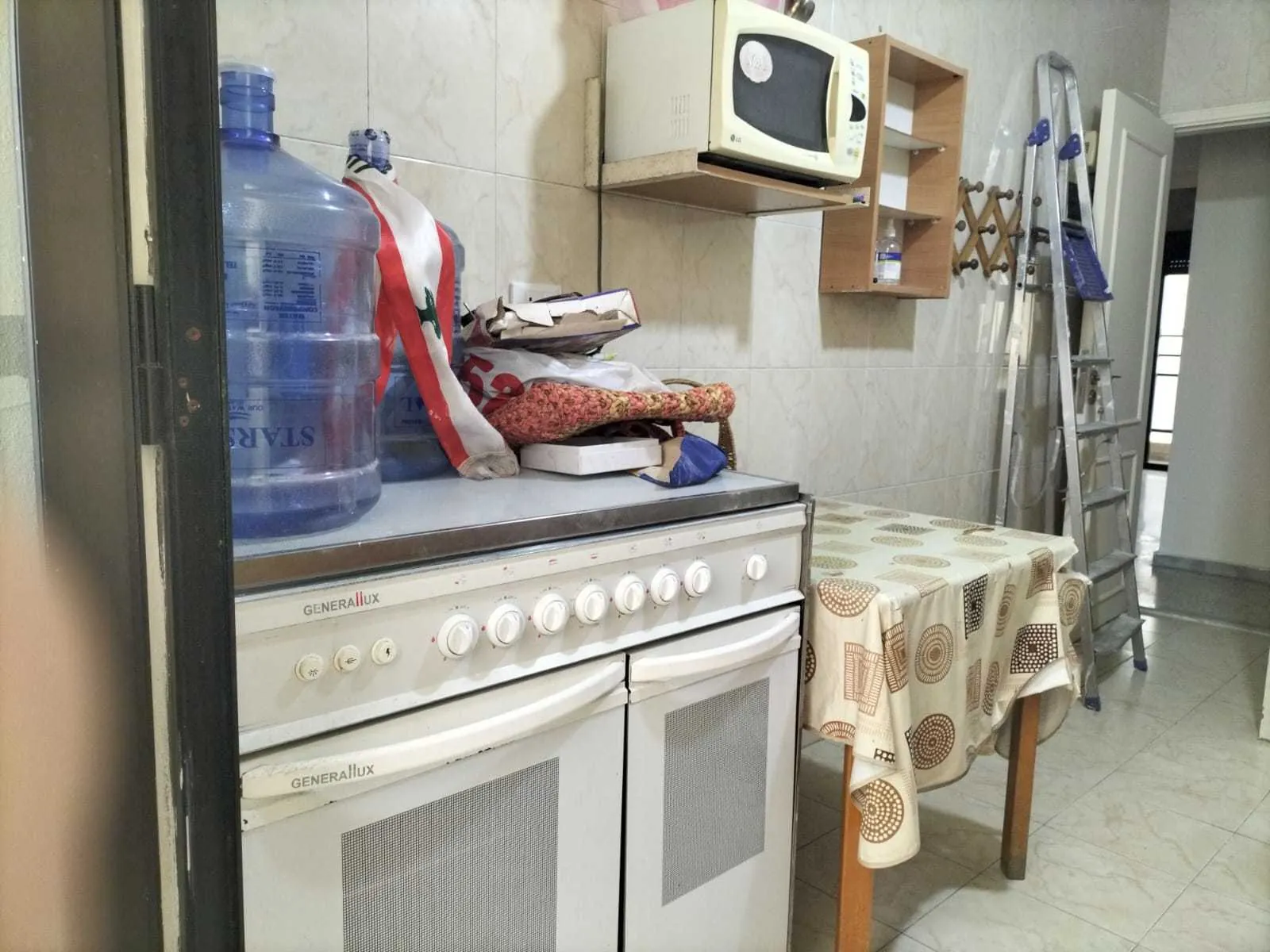 Furnished Apartment in Tarik El Jdideh, Beirut with Mountain View — الصورة 5