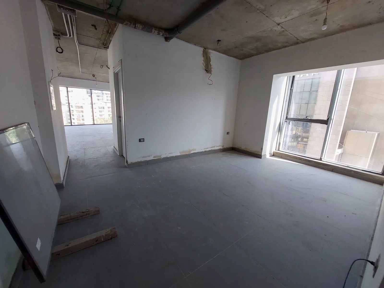 Prime Location Brand New Office in Antelias, Metn — الصورة 2