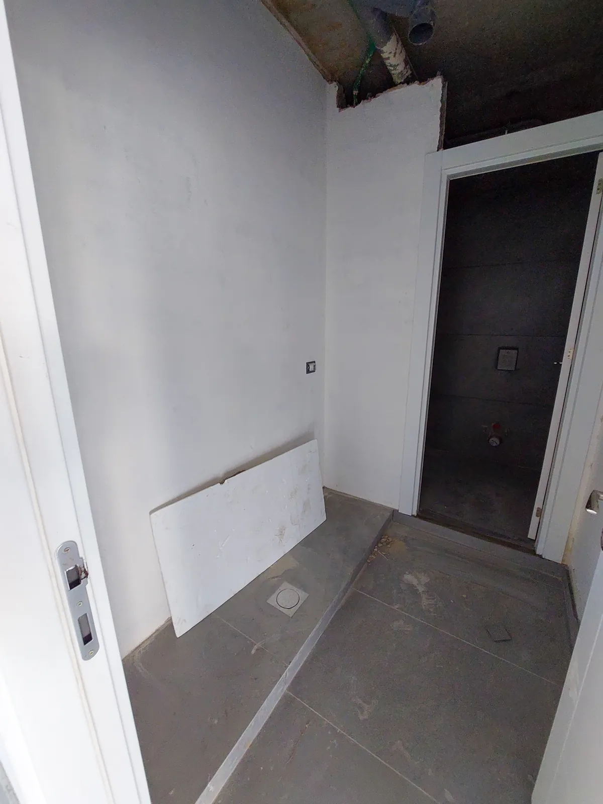 Prime Location Brand New Office in Antelias, Metn — الصورة 4