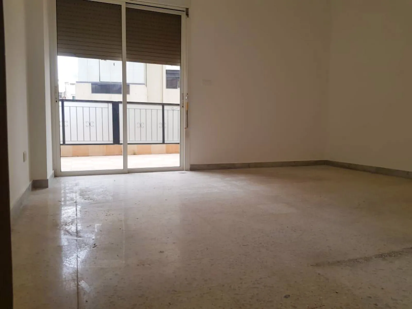 Three Bedroom Apartment in Sabtieh, Metn + Terrace — الصورة 2