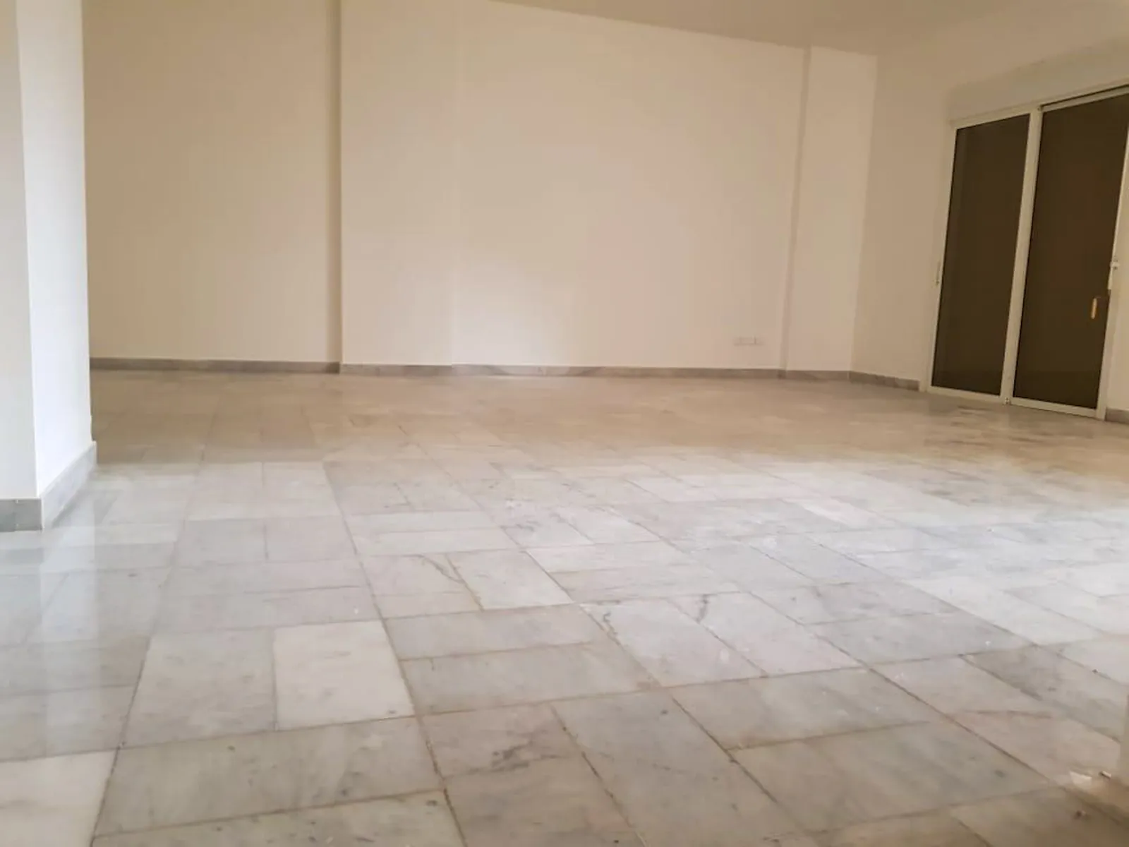 Three Bedroom Apartment in Sabtieh, Metn + Terrace — الصورة 4