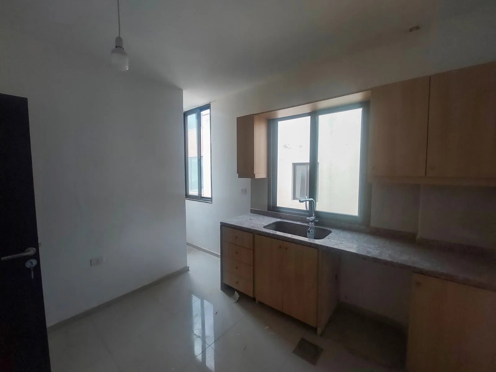 Apartment in Dbayeh, Metn with a Breathtaking Mountain View — الصورة 3
