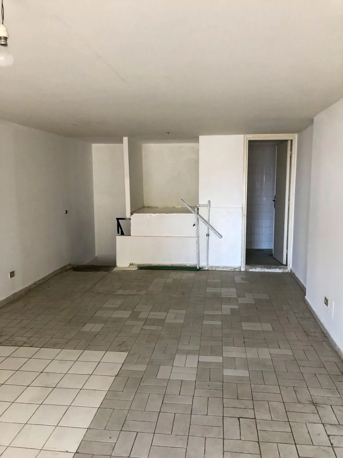 Prime Location Shop in Jal El Dib, Metn — الصورة 3