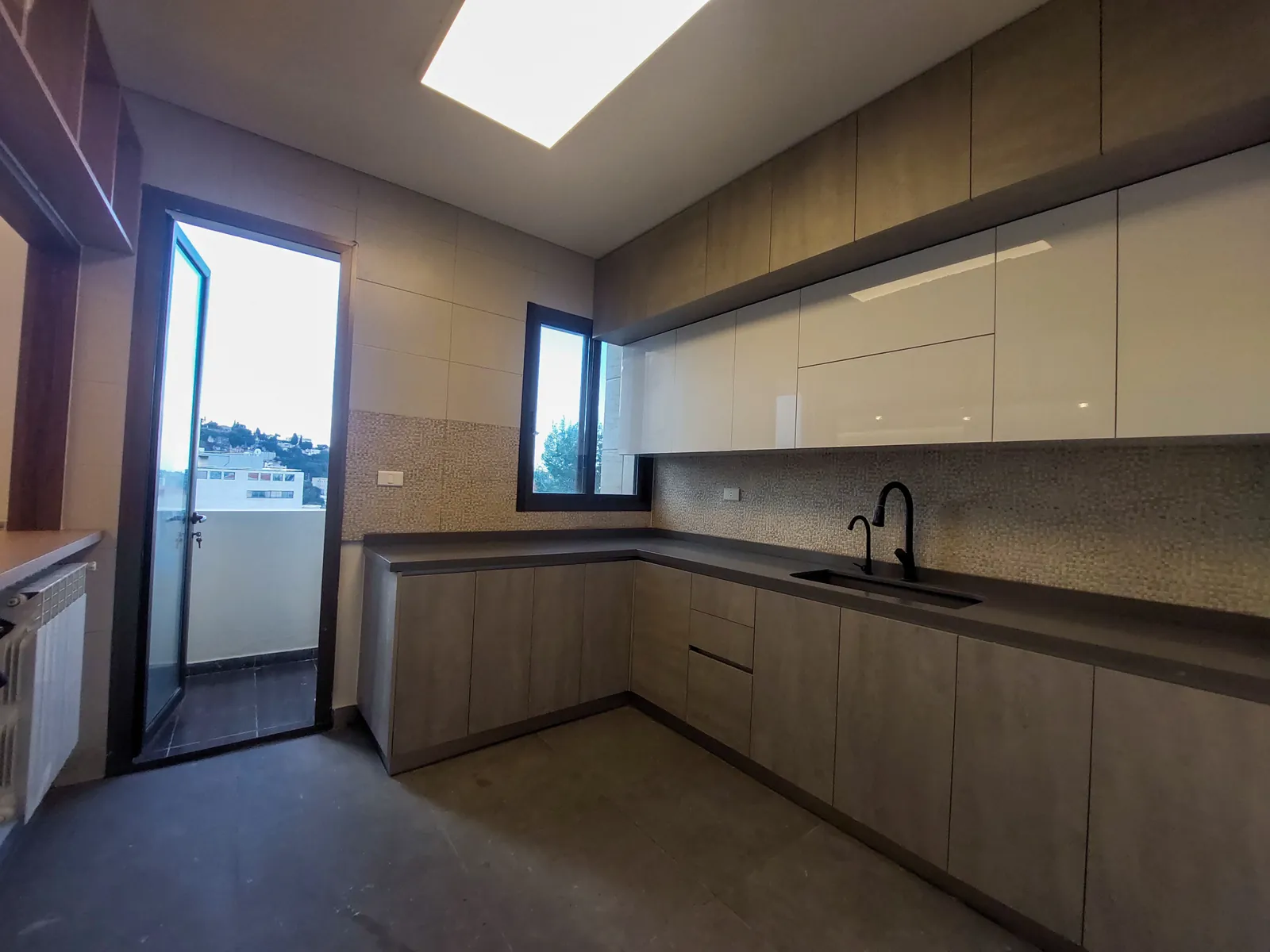 Decorated Apartment in Mazraat Yachouh, Metn with Sea View — الصورة 4