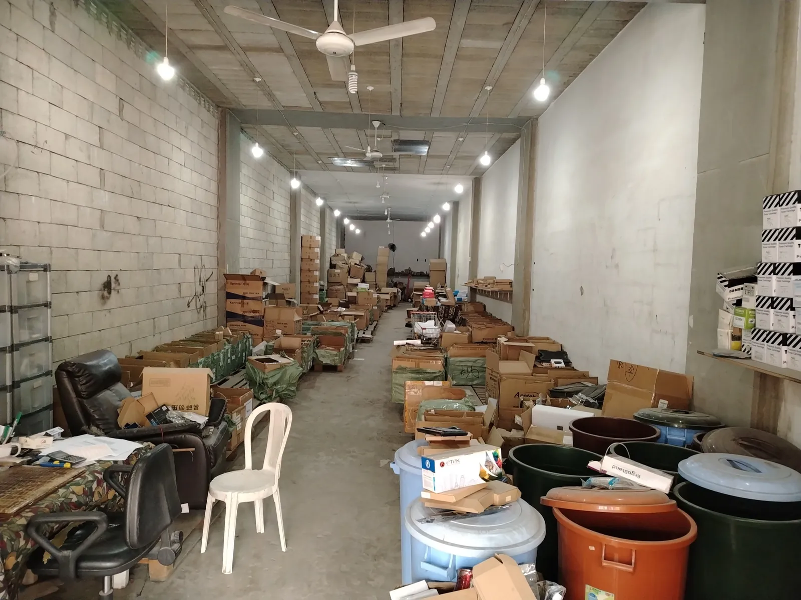 Prime Location Industrial Warehouse/Shop in Naher El Mot, Metn