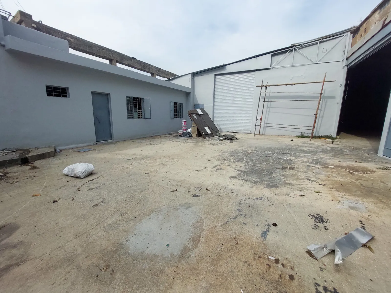 Warehouse + Land for Rent in Zalka, Metn