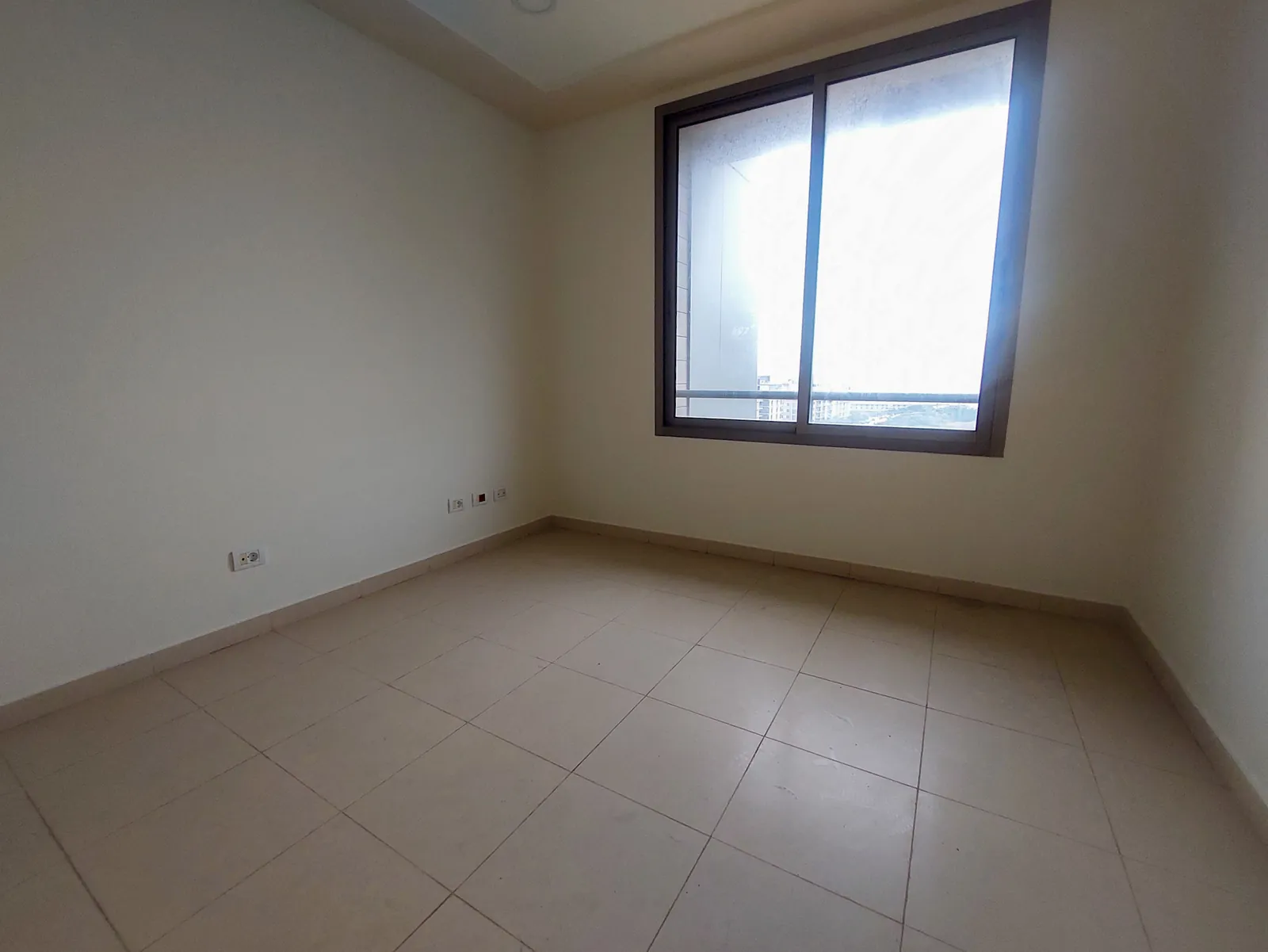 Prime Location Brand New Office for Sale or for Rent in Dbayeh — الصورة 4