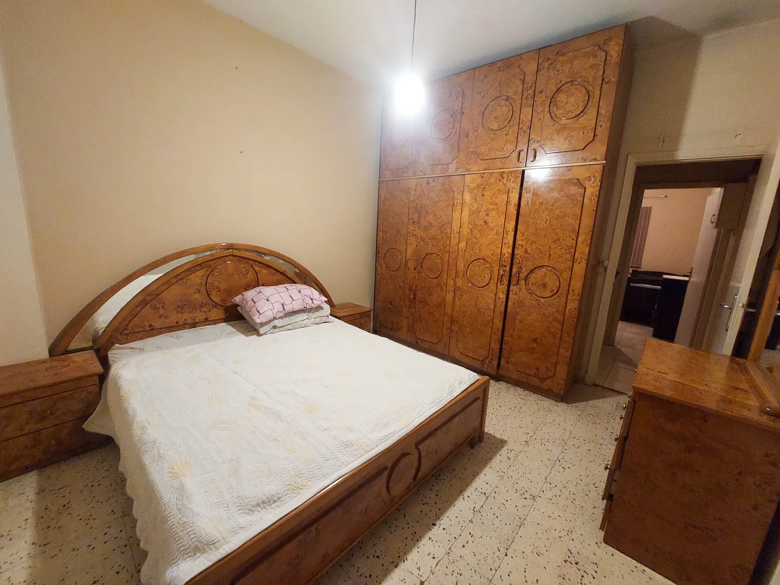 Prime Location Furnished Apartment in Bauchrieh, Metn — الصورة 4