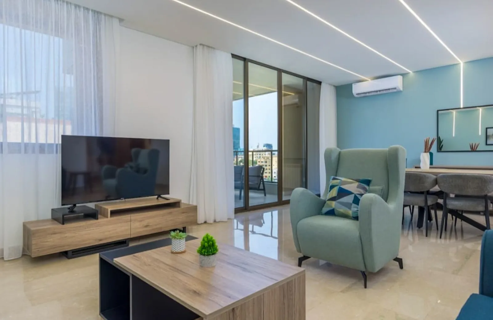 Fully Furnished Apartment in Antelias, Metn with View — الصورة 3