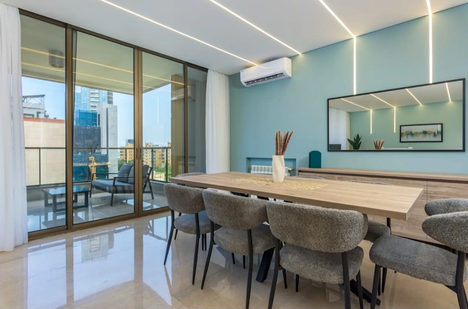 Fully Furnished Apartment in Antelias, Metn with View — الصورة 5