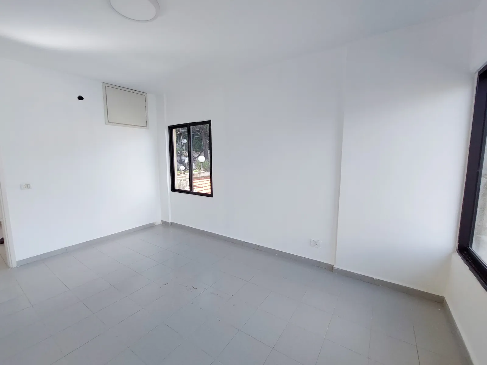 Prime Location Office in Mazraat Yachouh, Metn