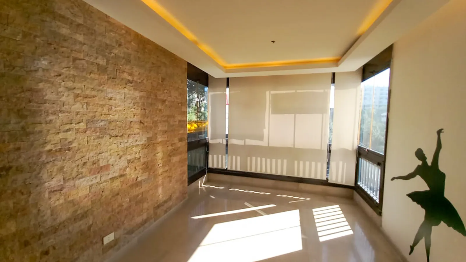 Prime Location Apartment/Office in Mtayleb, Metn — الصورة 2
