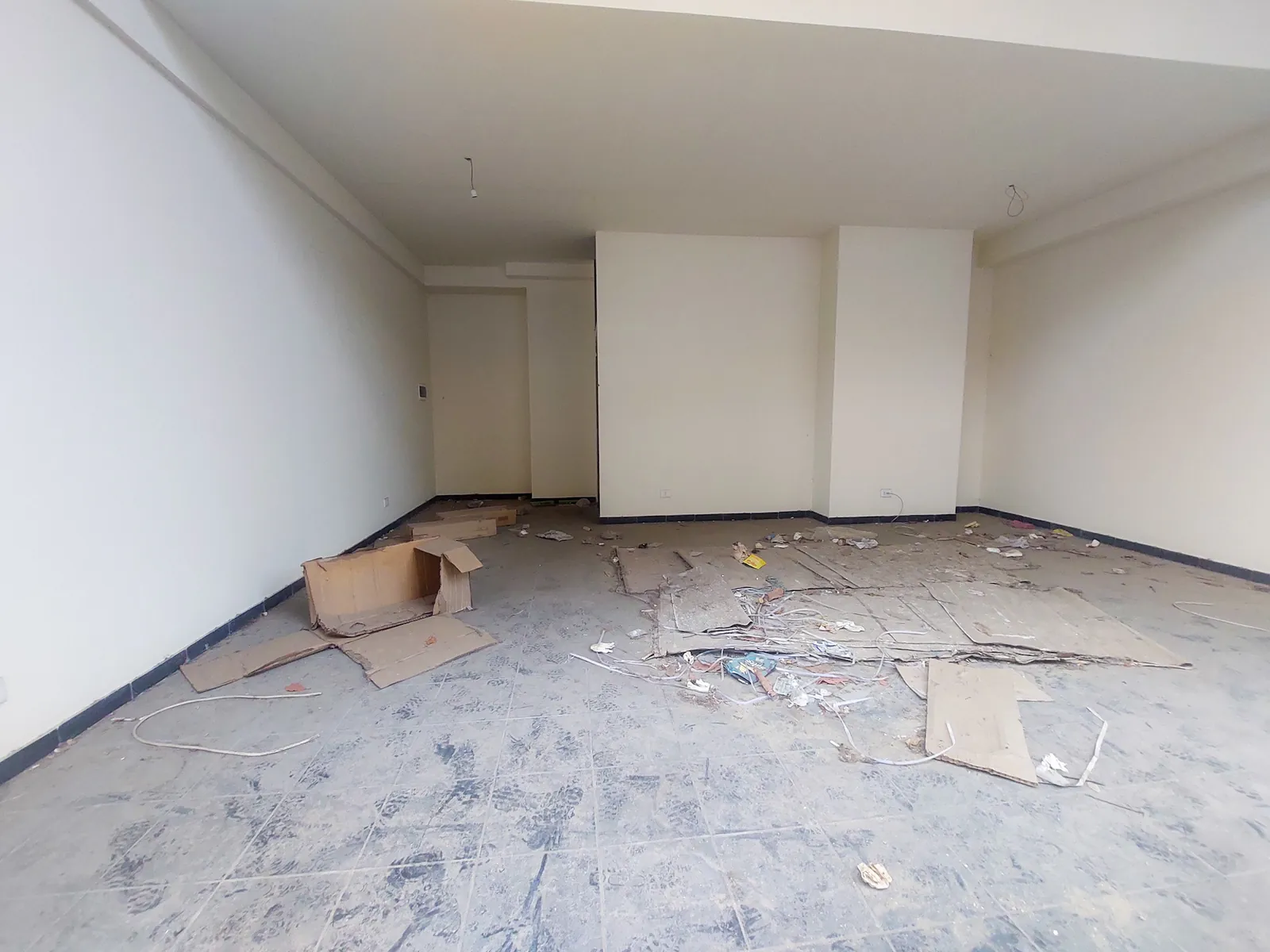 Prime Location Shop in Dekwaneh, Metn