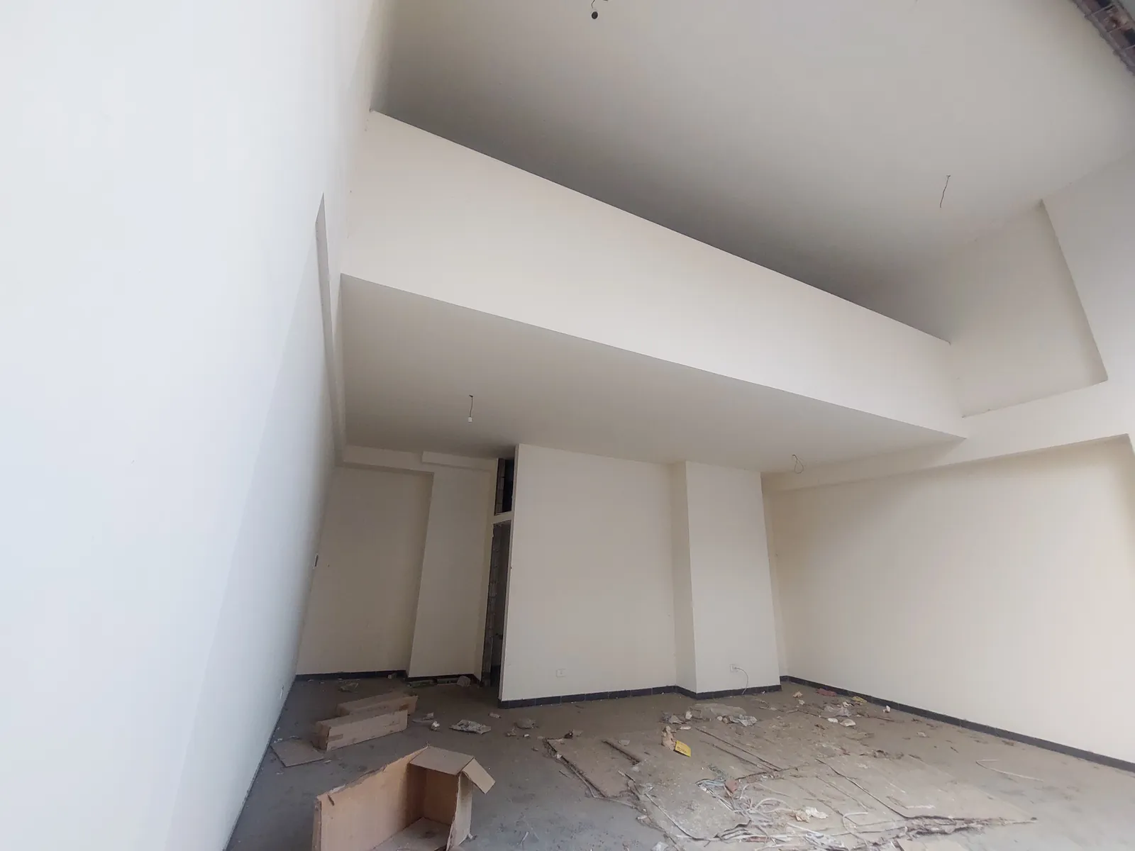 Prime Location Shop in Dekwaneh, Metn — الصورة 2